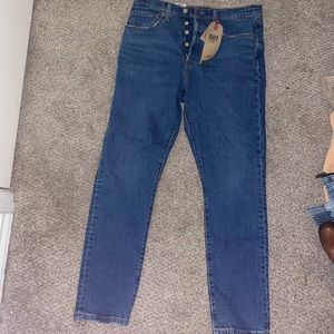 Women’s Levi 501 Skinny Size 30W 28L NWT